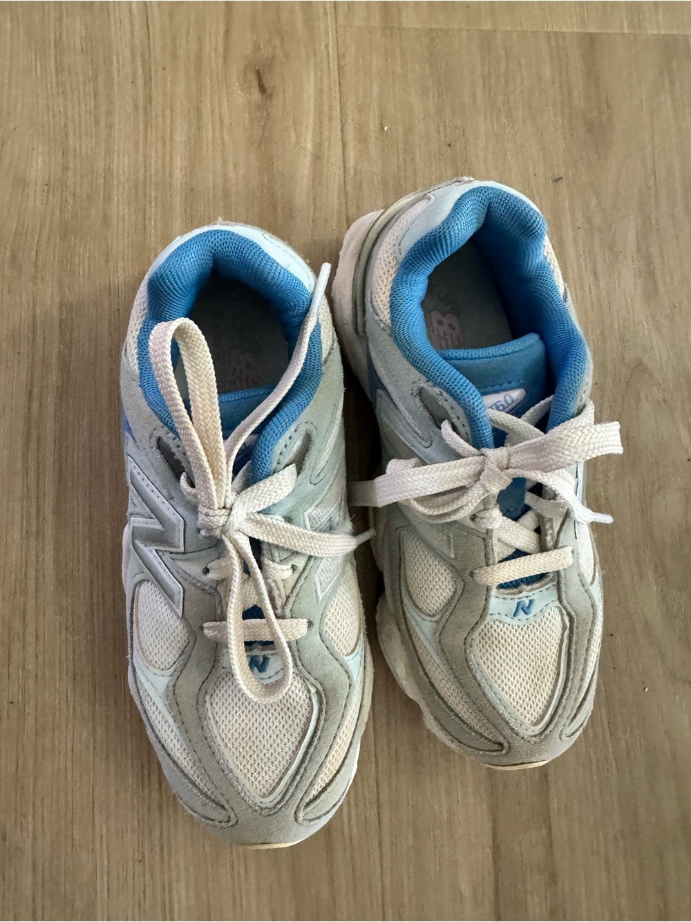 New Balance Kids White Sneakers with Blue Lining